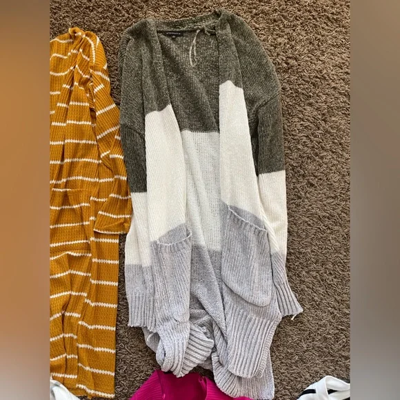 Women’s Cardigan Bundle (7) Size Medium and Size Large - Picture 2 of 12